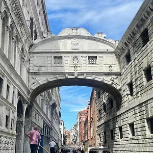 Ca' Ai Sospiri , Venise Italie