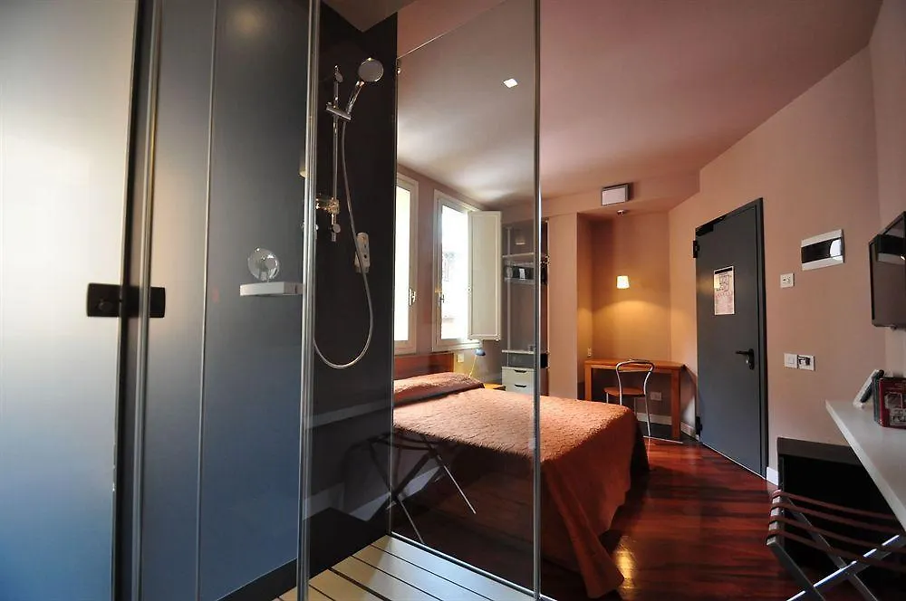 Hotel Ferrare