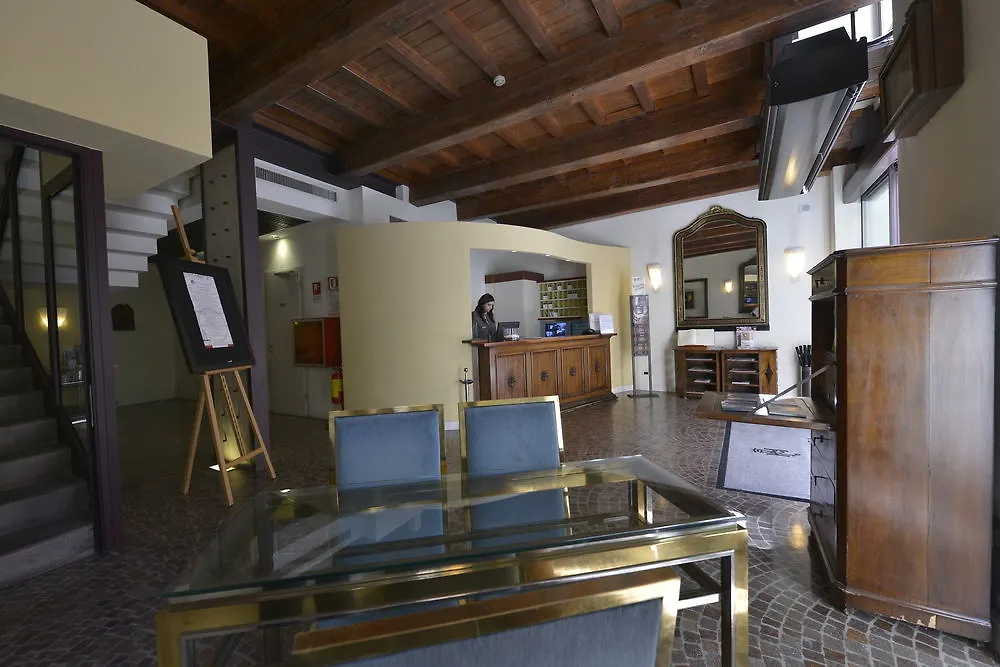 Hotel Ferrare