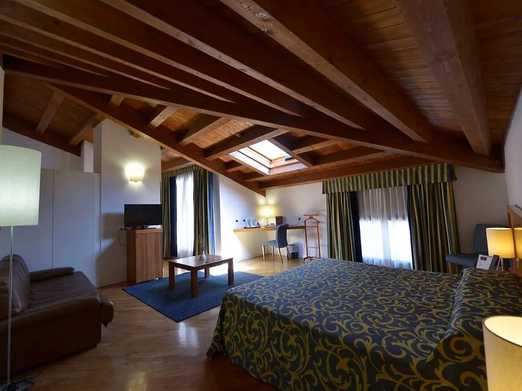 Hotel Ferrara 4*,  Itálie